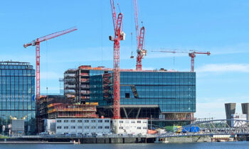Nieuw op het Oosterdokseiland: 65.000 m² kantoren, 42 luxe appartementen, 1.500 m² horeca en commerciële functies en 30.000 m² parkeerruimte.