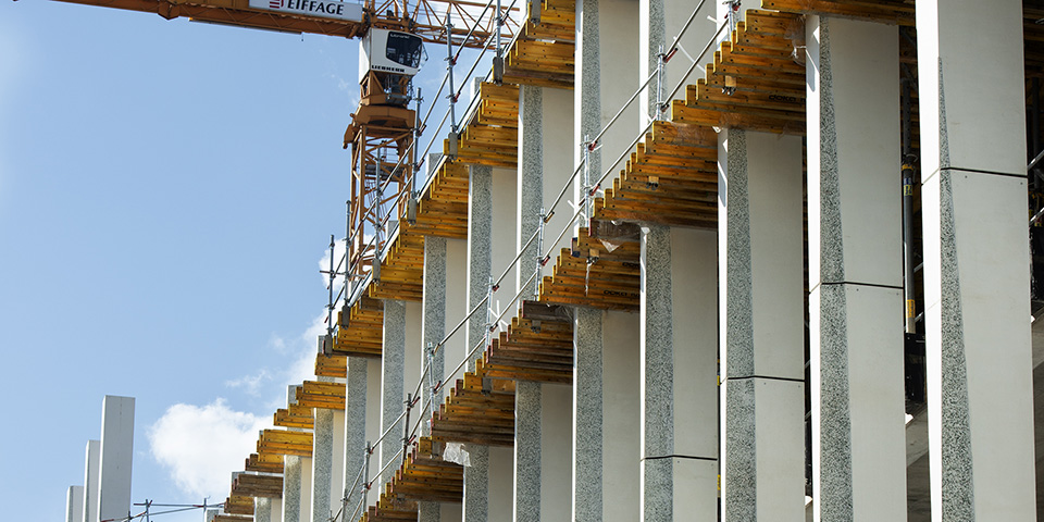 brussel bnp paribas fortis | Specialist in architectonisch beton denkt mee met de ontwerper 1.300 unieke kolommen in architectonisch beton  geven gevel extra dimensie