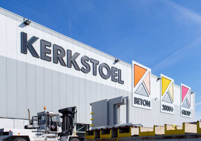 Kerkstoel-Outside-medium-size-1085-kopiëren