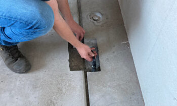 Stekerbare-installatie-in-betonnen-vloerelement