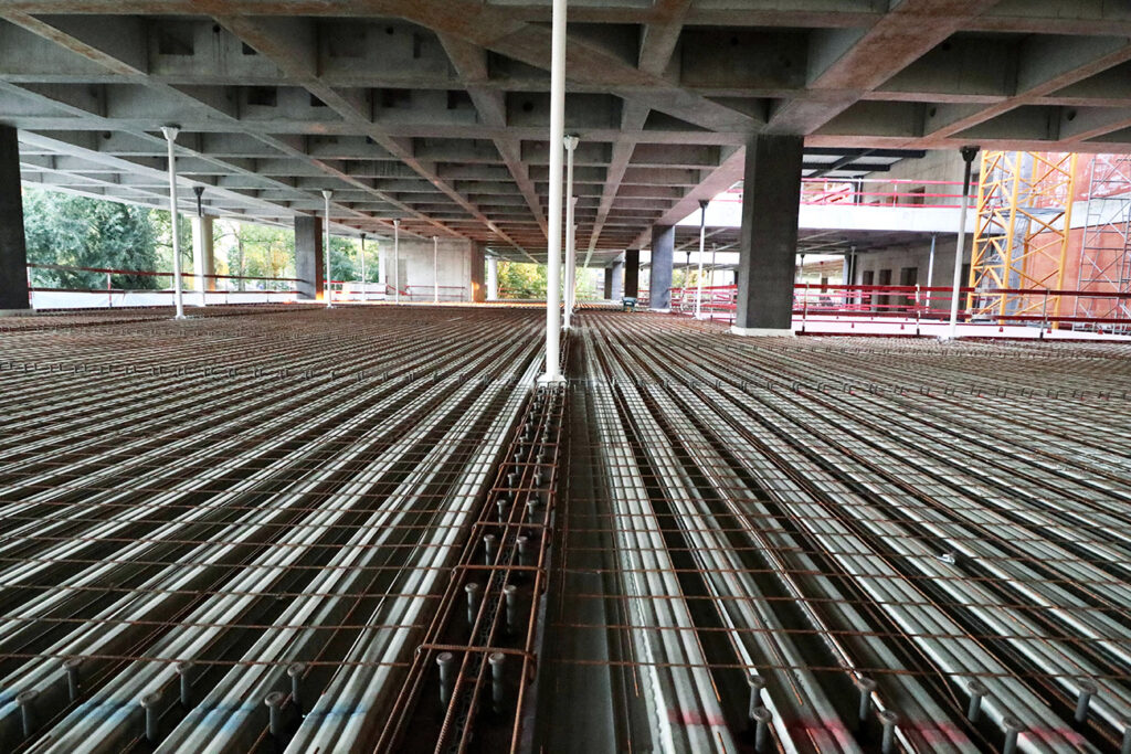 9.000 m2 staalplaat-betonvloeren voor de garage van de toekomst 