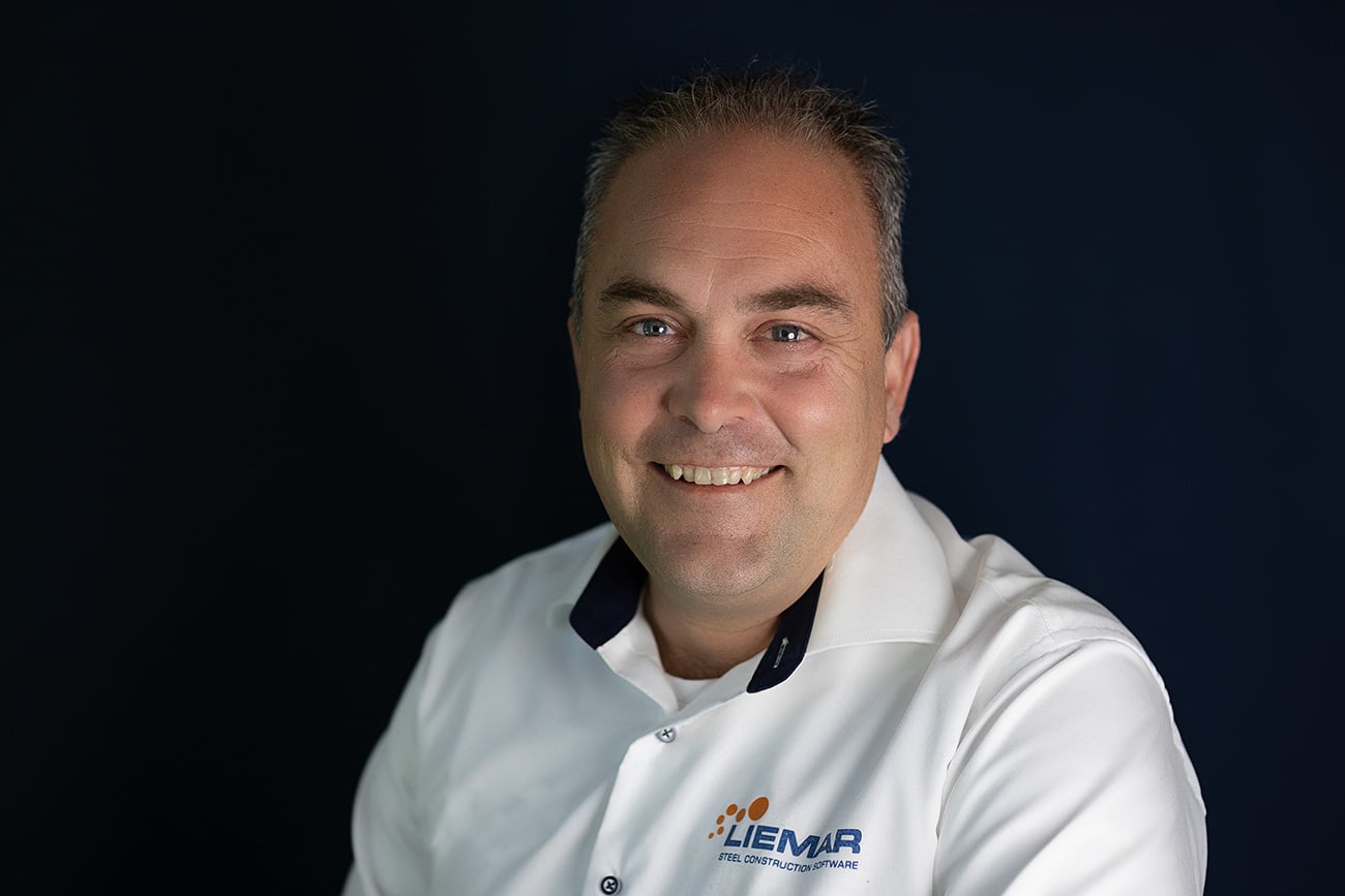 Silver jubilee of a golden guy: Barry van den Reek 25 years with Liemar